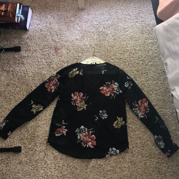 Not completely see through blouse - Picture 3 of 3